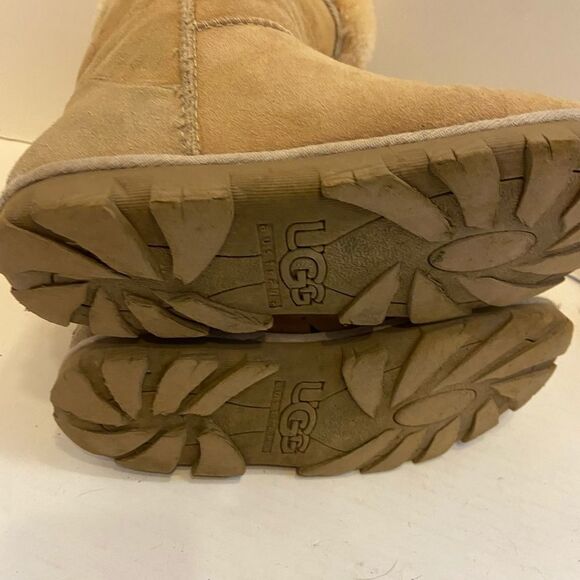 Ugg classic short 11.5” tall fur beige discoloration - Picture 5 of 8